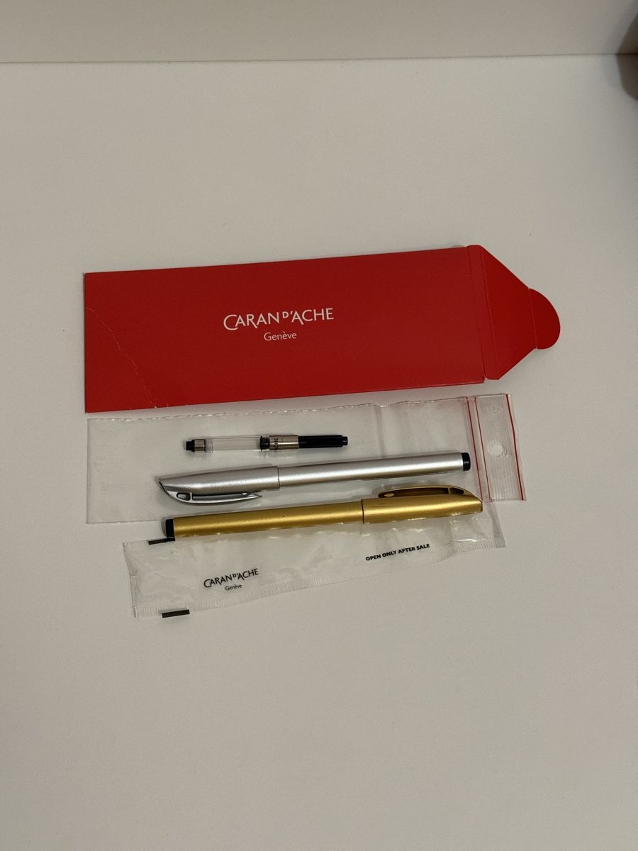 Caran D'Ache Penna & Evidenziatori: Silber- & Goldschreiber – Nuovo (secondo la descrizione) da Goldach venduto da igwhitestar
