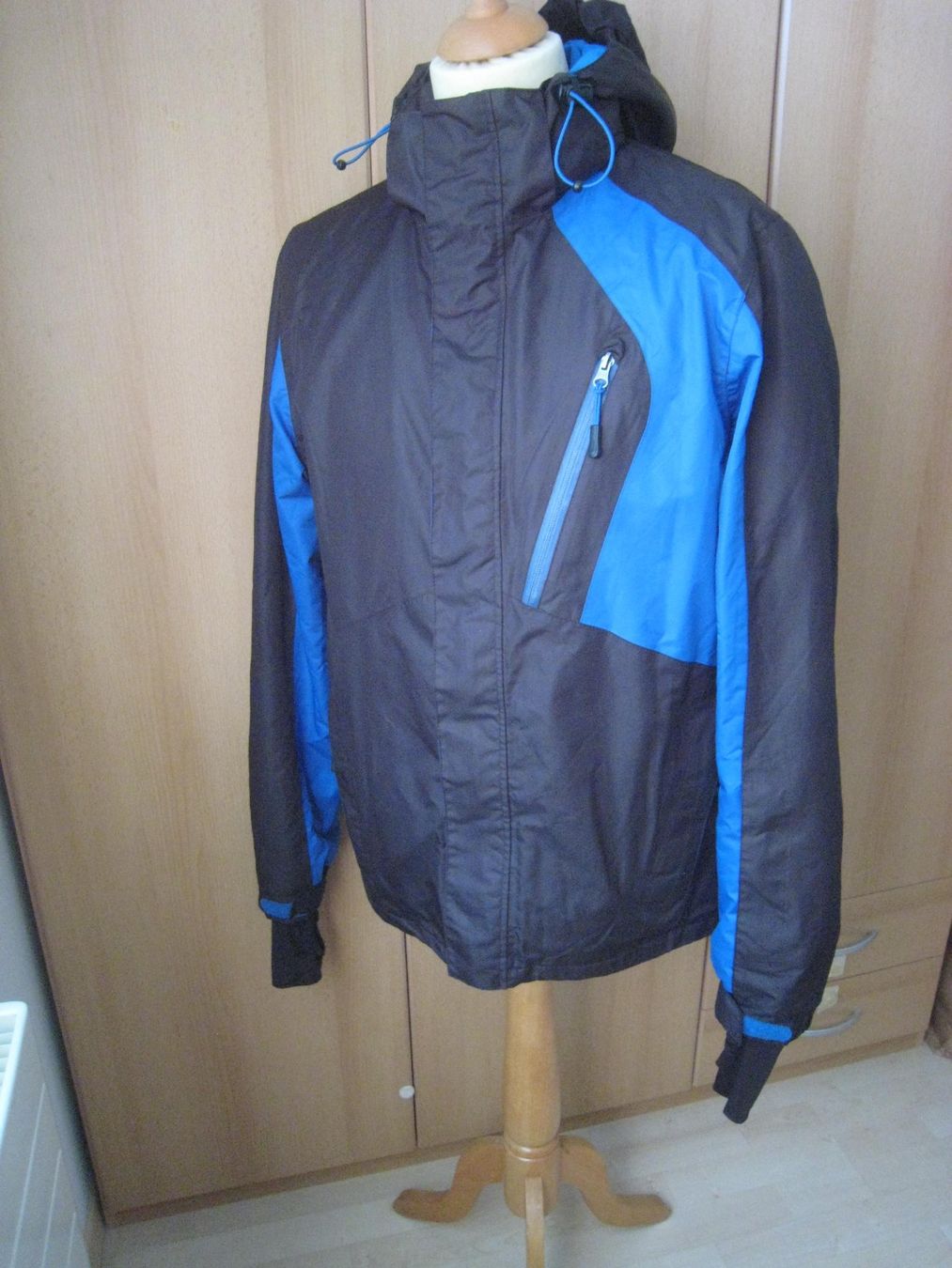Giacche: blau-schwarze Crivit Winter-JACKE Gr. 52 – Usato da Dättlikon venduto da Mamakuga 5