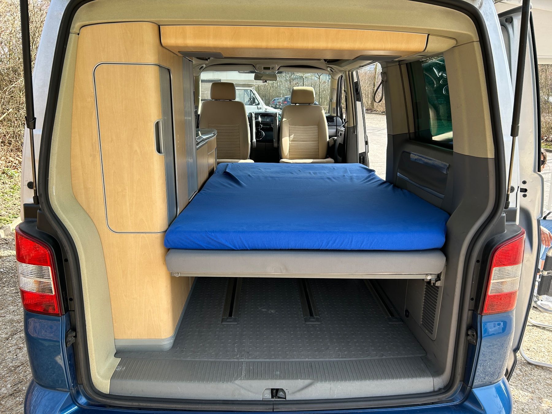 VW Veicoli da campeggio: VW T5 California Camper ab Mfk – Usato da Wettingen venduto da Sell_23 7