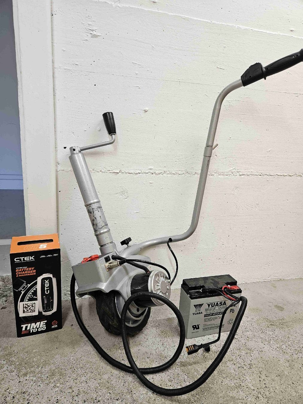 Rimorchi: Wohnwagen Mover manuell mit Batterie – Usato da Schliern b. Köniz venduto da emm_ly57