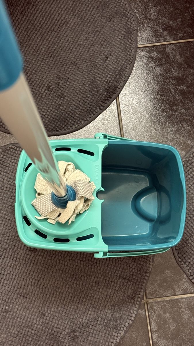 Altro per la casa: Leifheit Combi M Wischsystem 12L – Eimer + Mop – Usato da Zürich venduto da ana_782l 2