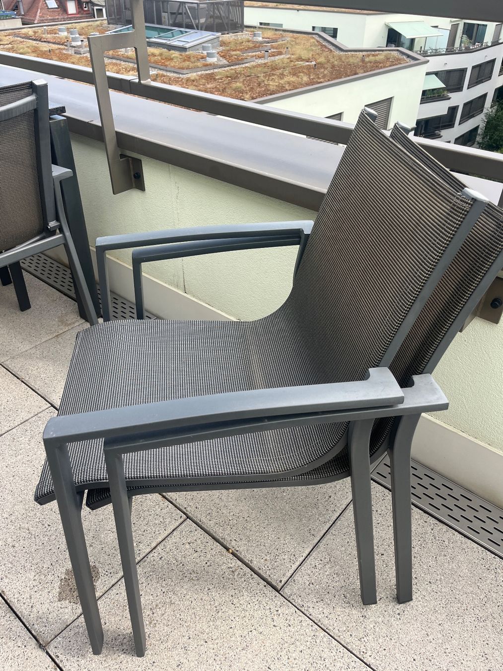 Tischset: Gartentisch, Granitplatte mit 6 Stühlen – Gebraucht aus Zürich von SD-SB 1