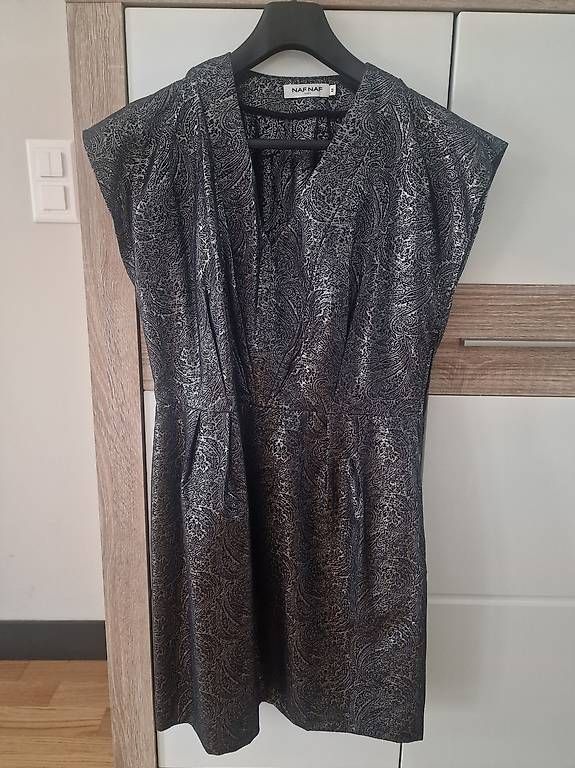 Kleider: Robe taille 42 – Gebraucht aus Genève von van_2fqt