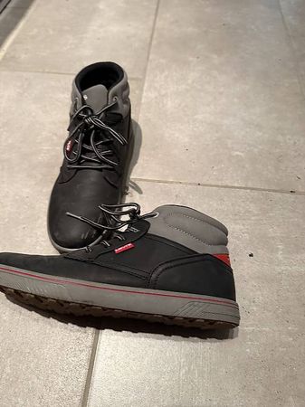 Chaussures Levis chaudes taille 39