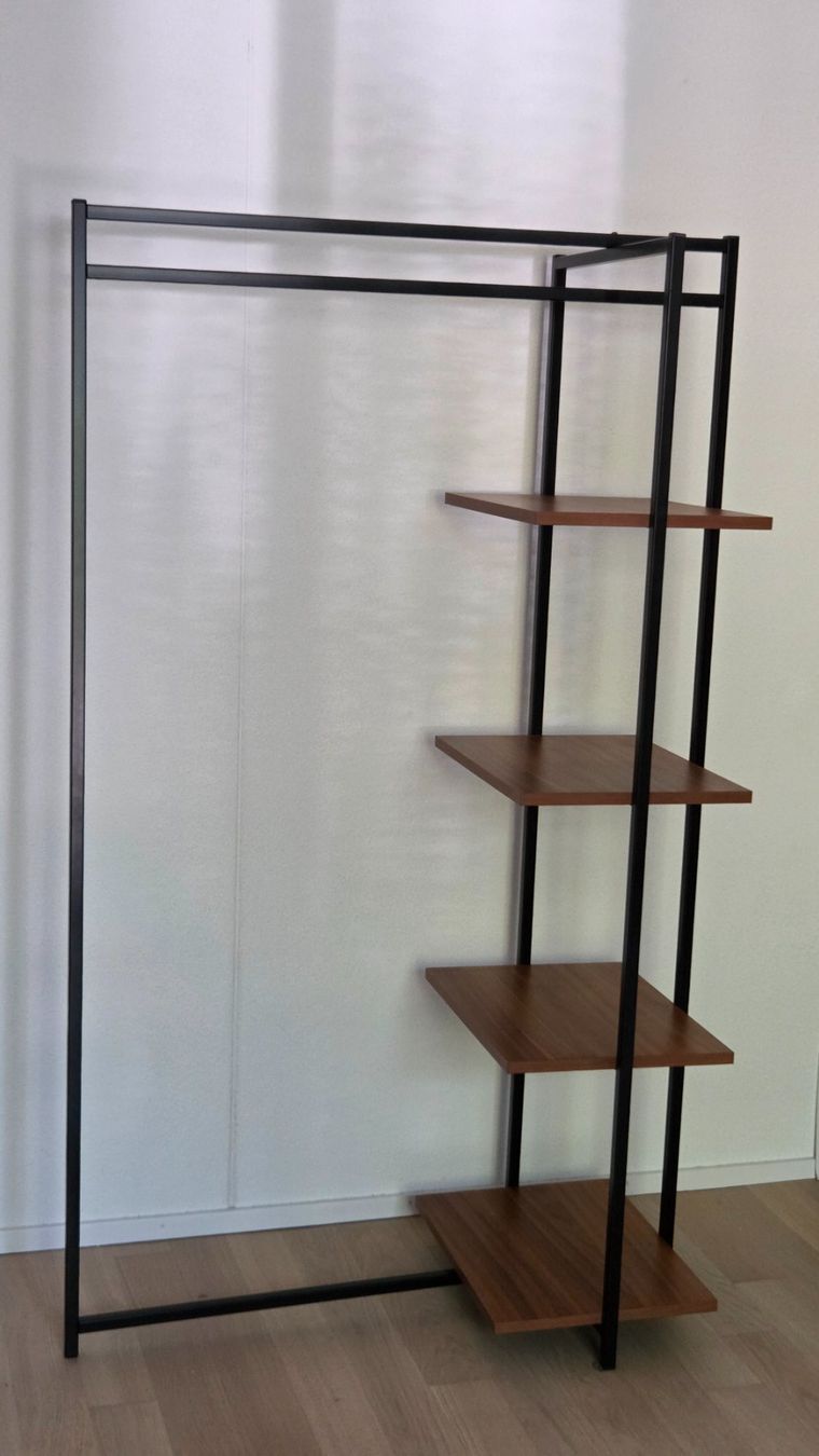 Scaffali: Designer Garderobe Regal Nussholz – Usato da Kilchberg ZH venduto da Beat30