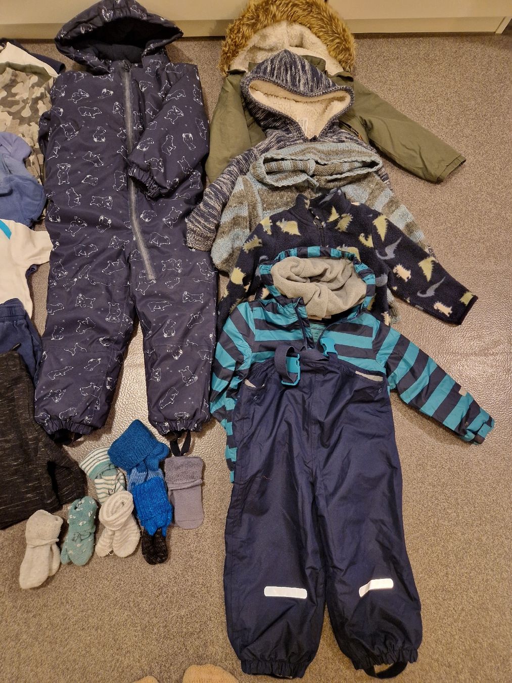 Kleiderpakete & -sets: Kinderkleider gr 86-92 – Gebraucht aus Oensingen von lady1 1