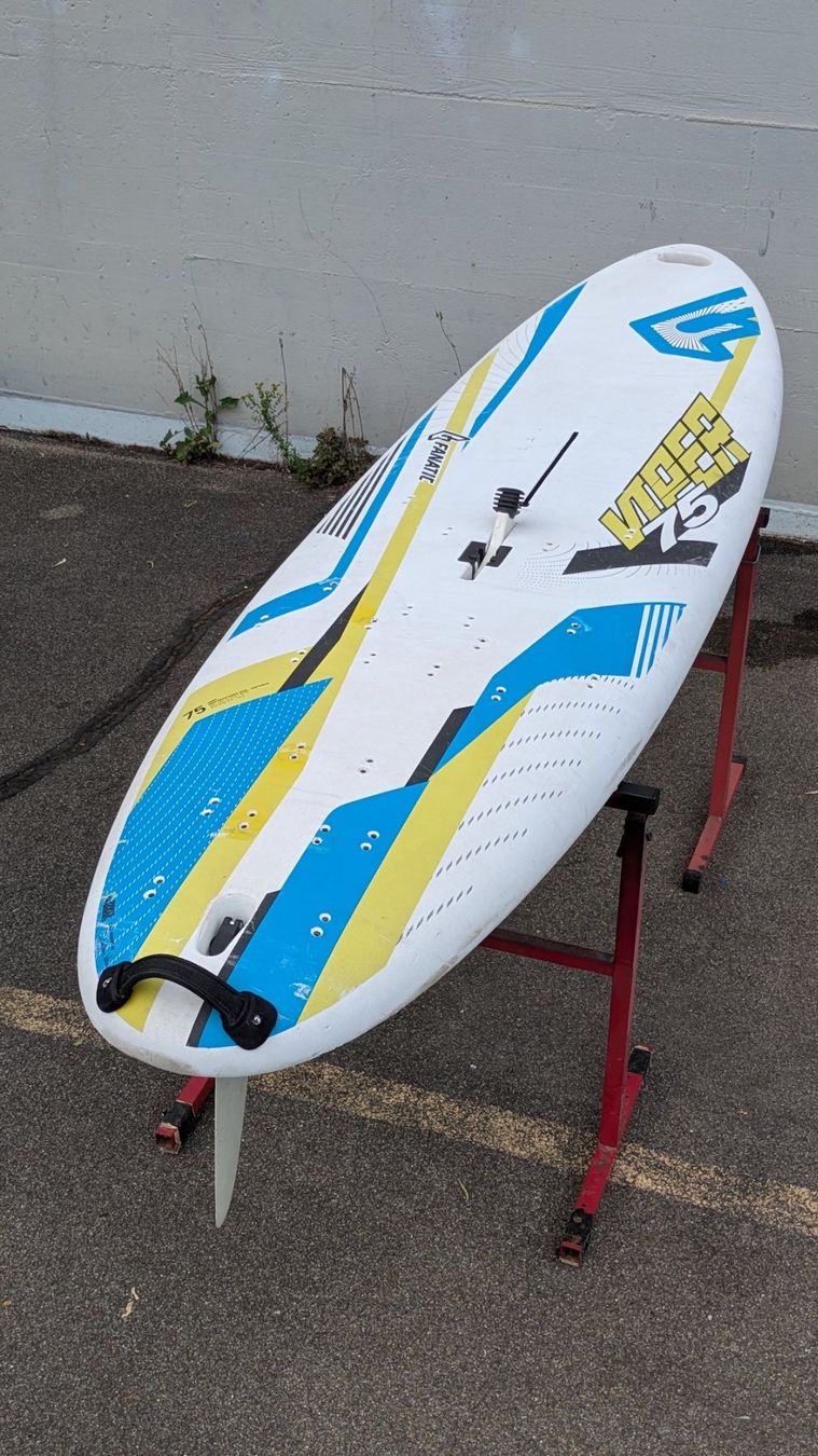 Tavole da surf e di nuoto: Beginner Windsurfset Fanatic Viper 75 und 2 Segel – Usato da Birmensdorf ZH venduto da extrachrome 1