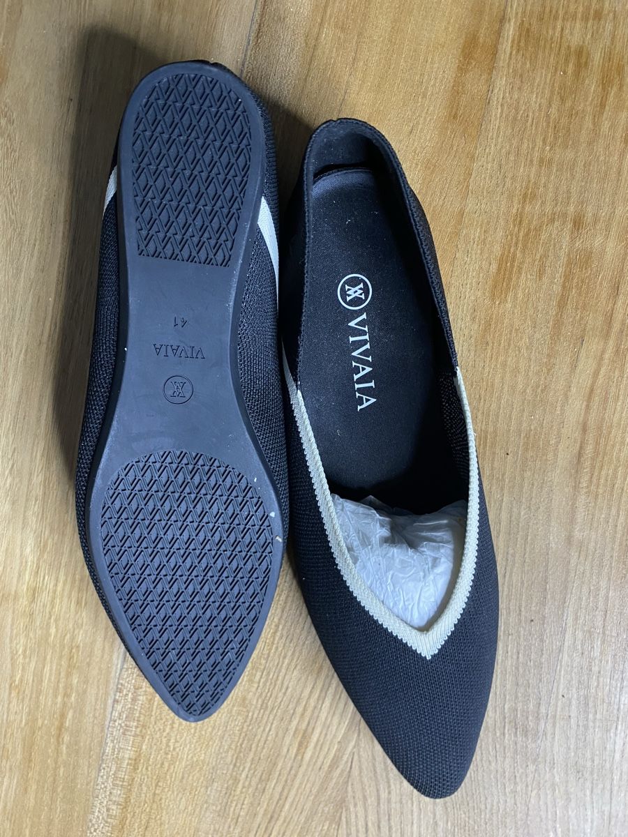 Vivaia Scarpe da donna: Vivaia Black Pointed-Toe Flats - Size 41 – Nuovo (secondo la descrizione) da Gurmels venduto da ste_8qb5 2