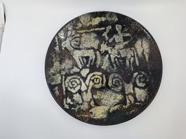 Emaillierter Teller mit Figuren Jagdszene