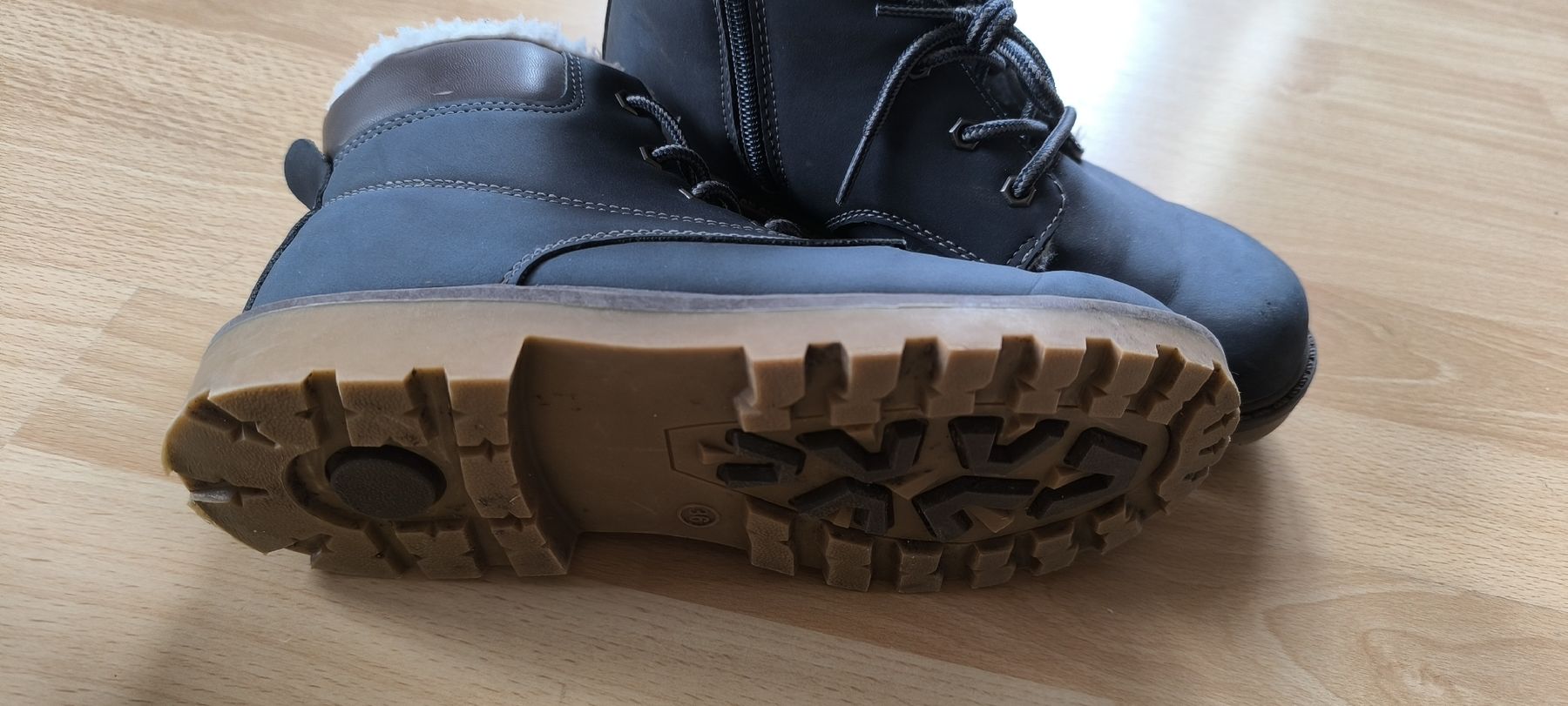 Scarpe da uomo: Lot de chaussures 36 – Usato da Arnex-sur-Orbe venduto da mbdaso 1