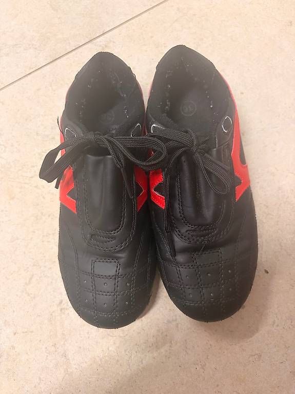 Chaussures hommes: KungFu/Budo Schuhe einmal Grösse 36 einmal Grösse 37 – D'occasion à Humlikon par PaBaMi 4