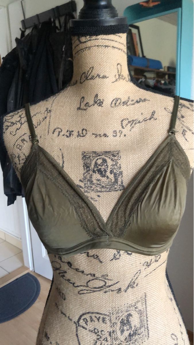Sloggi Altra biancheria intima: Soutien-gorge vert olive , Sloggi taille 75C – Nuovo (secondo la descrizione) da Biel/Bienne venduto da Lianumi