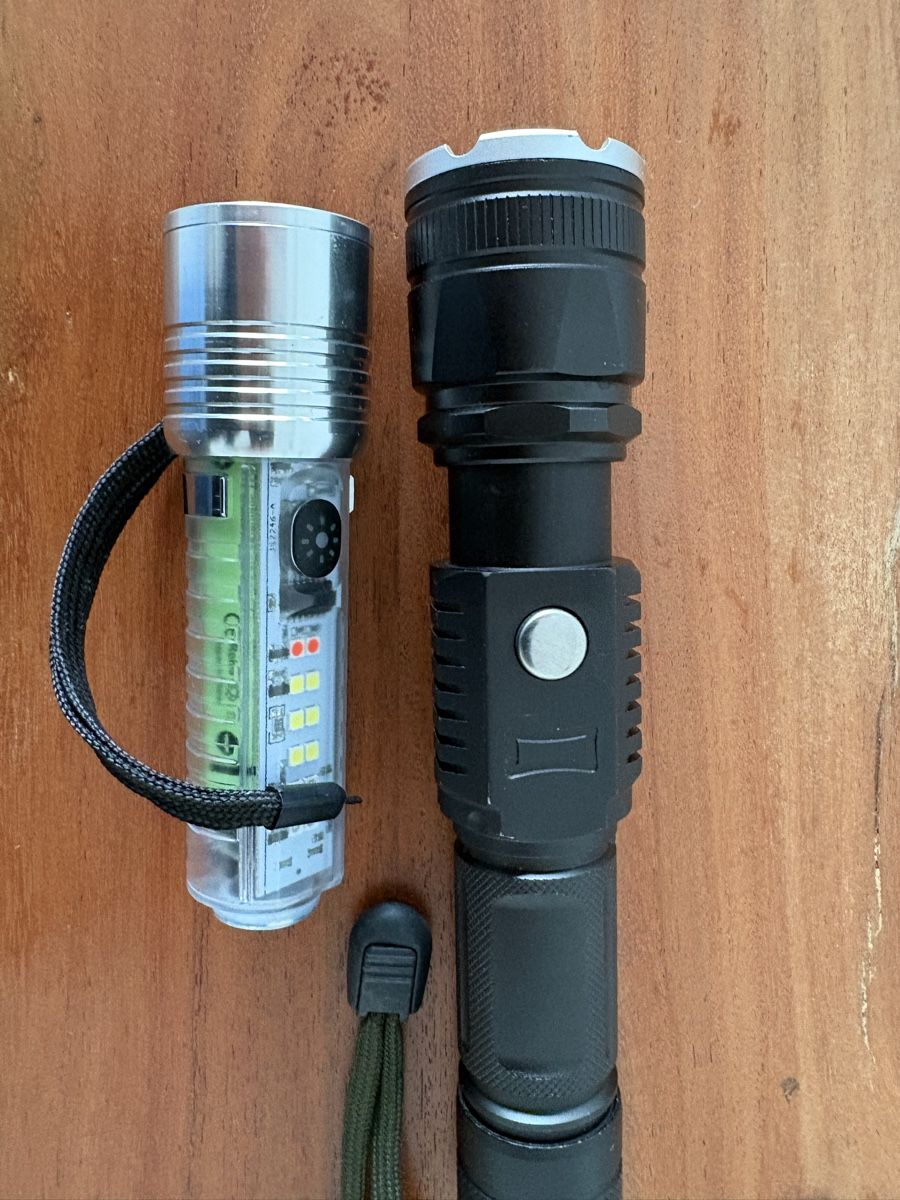 Lampade: 2 LED Taschenlampen – Nuovo (secondo la descrizione) da Meilen venduto da Harley. 2