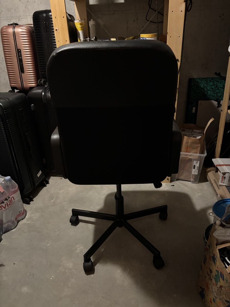Ikea Chaises: Chaise de bureau  – D'occasion à Essertines-sur-Rolle par Chouffe 1