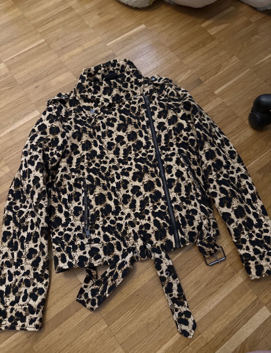 Giacche: Veste courte imprimé léopard taille M bon état – Nuovo (secondo la descrizione) da Perroy venduto da gio_qvk7