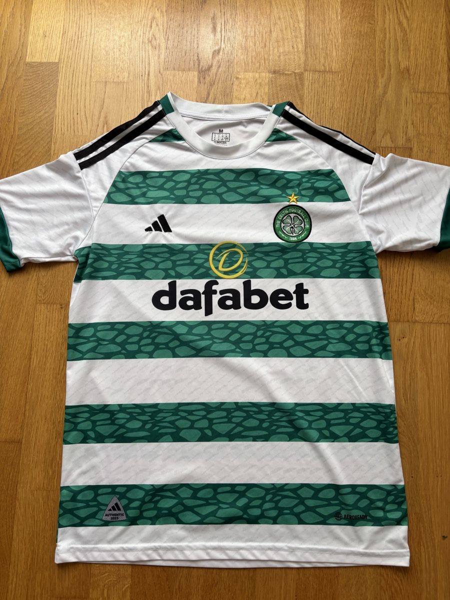 Canottiere & Pantaloni: FC Celtic Glasgow M ( L ) – Usato da Schmitten FR venduto da Hubalo