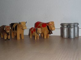 Trauffer Set Kuh und Kalb Milchkannen Holzspielzeug