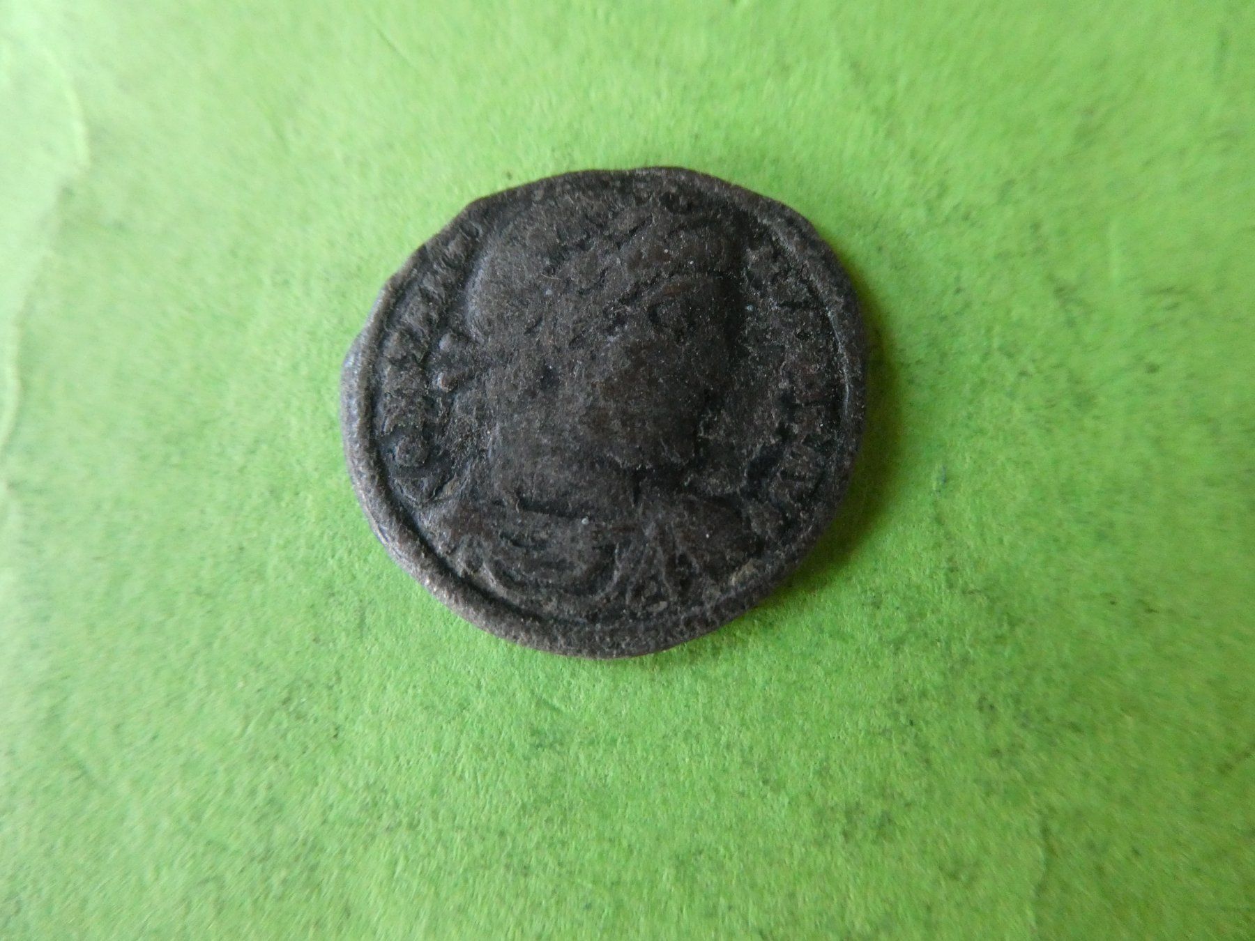 Alle Münzen: uralte Bronzemünze    18 mm     2.31 g – Gebraucht aus Hinterforst von Rohusri