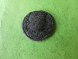 uralte Bronzemünze    18 mm     2.31 g