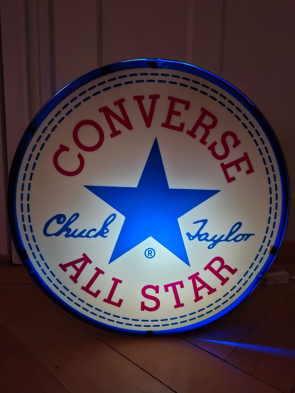 Lampen: Converse All Star Chuck Taylor Leuchtreklame – Gebraucht aus Zürich von soundcheck