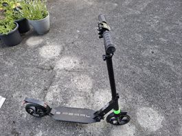 Tretroller Pearl schwarz  guter Zustand