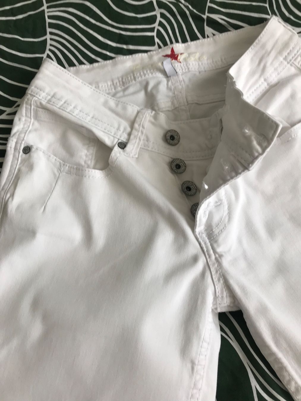Pantaloni: Shorts Damen weiss Grösse XS – Usato da Au/ZH venduto da markthallerapperswil 2