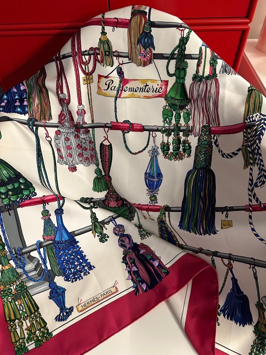 Hermès Foulard & Sciarpe: Hermès Seidentuch "Passementerie" – Nuovo (secondo la descrizione) da Binningen venduto da Yuliya15