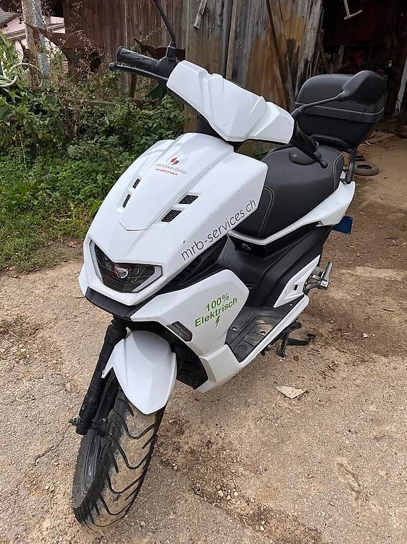 Scooter: Moto Scooter Électrique, 3'892 km. – Usato da courgenay venduto da andreas29.11.88