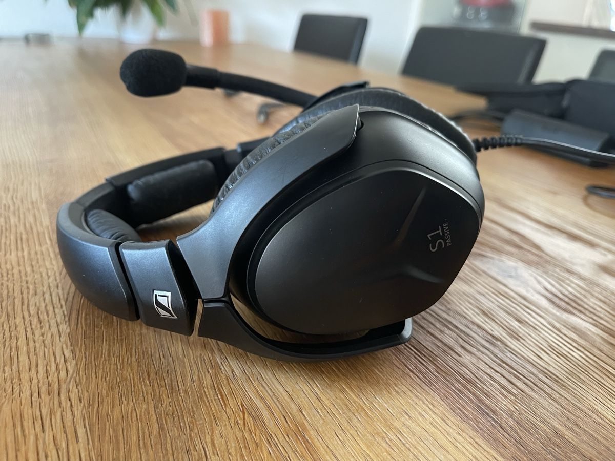 Sennheiser Cuffie: Sennheiser S1 Passive Kopfhörer mit Mikrofon Aviation – Usato da Kloten venduto da dba_w6kf