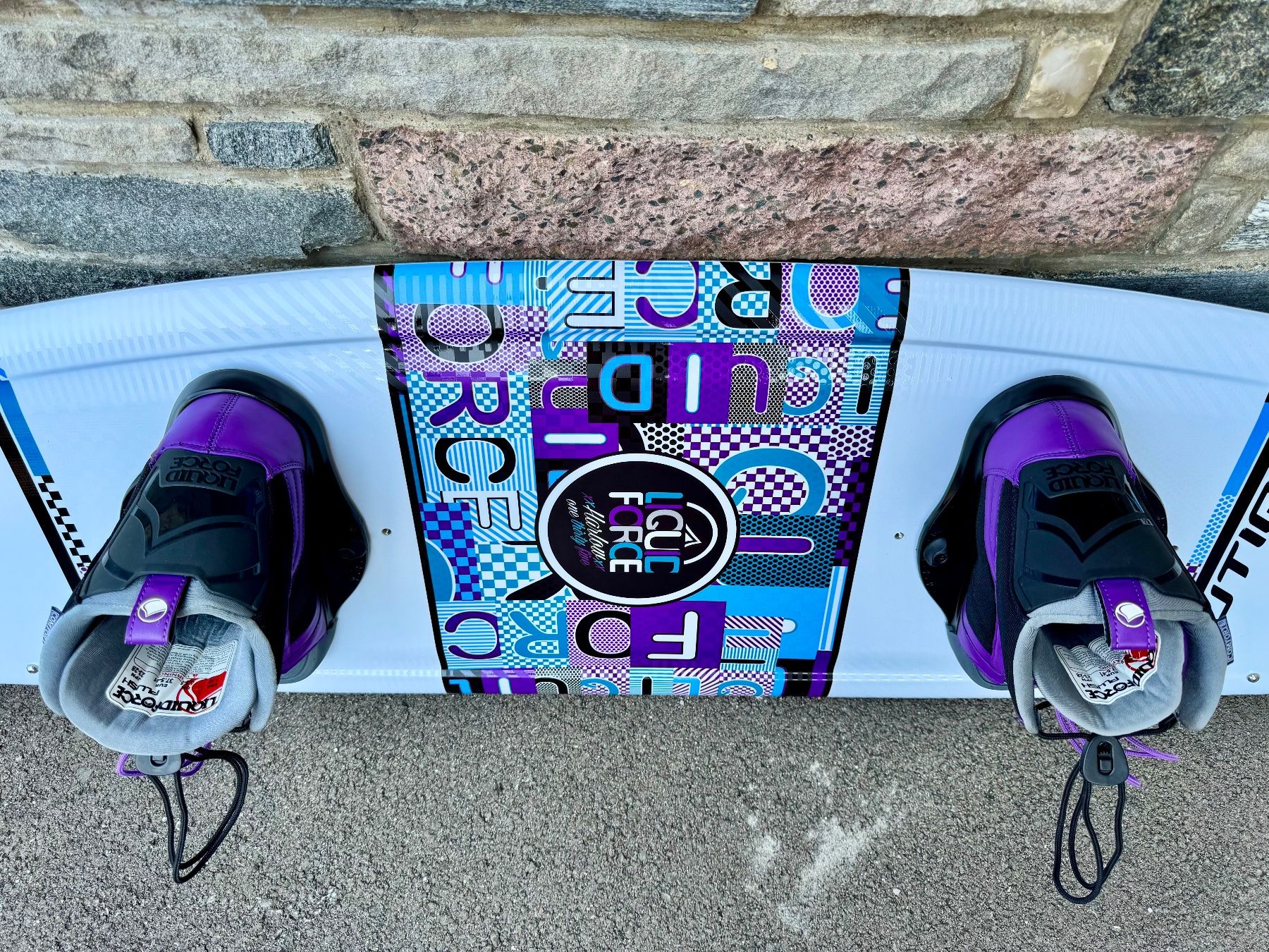 Surfboards & Schwimmbrette: Wakeboard Liquid Force 135.3 cm mit Bindung – Gebraucht aus Gommiswald von Aloha.Spirit 9