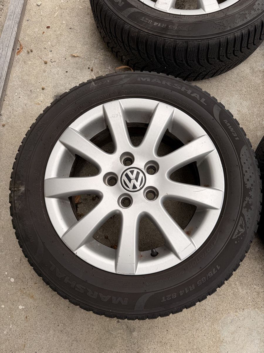 Volkswagen Pneumatici & Ruote complete: VW Winterkompletträder  – Usato da Täuffelen venduto da jul_8y7z 1