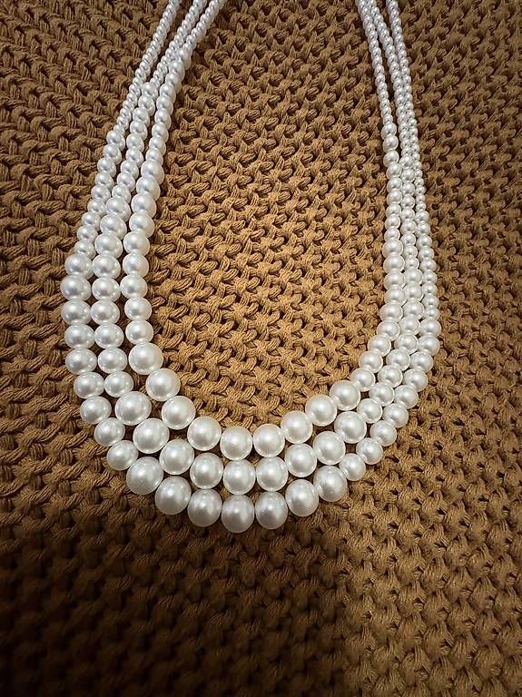 Perle (finte): Perles – Usato da St-Blaise venduto da Hiver-. 1