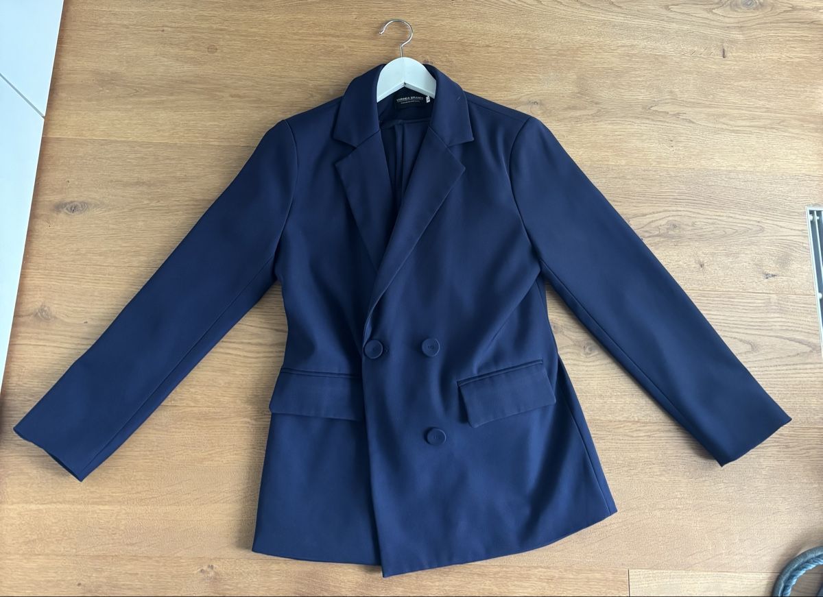 Lotti di vestiti: Navy Blue Suit Set - Size S – Usato da Männedorf venduto da giu_wm6d