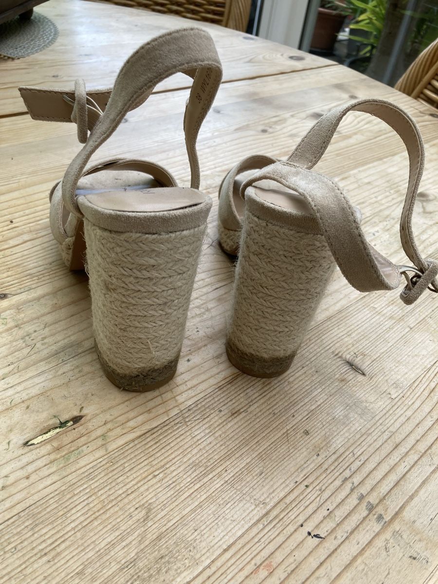 Chaussures femmes: Sandalen – D'occasion à Romanshorn par gokken 1