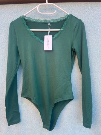 Grüner WOWENY Langarm Body mit Spitzenbesatz Gr. S (Neu)