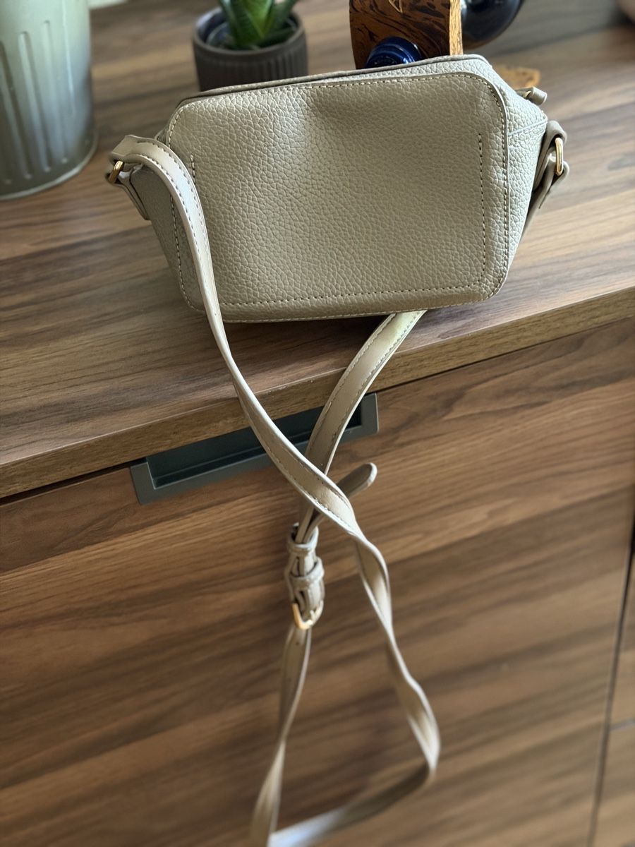 Valentino Borse da donna: VALENTINO UMHÄNGETASCHE BEIGE – Nuovo (secondo la descrizione) da Moosseedorf venduto da sindymatea 1