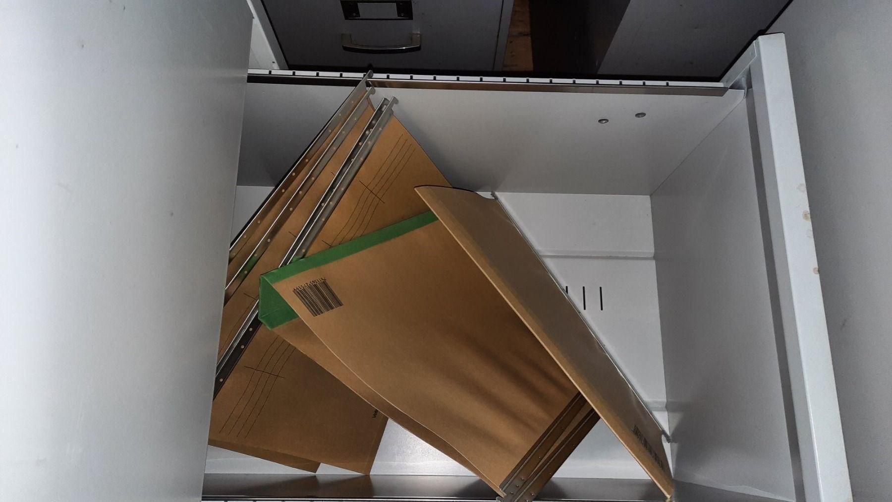 Armadi: Blech Schrank Schubladenstock Wohnung – Usato da Hedingen venduto da Zwackul 2