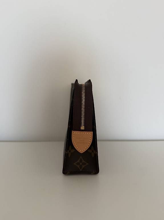 Custodie per cosmetici: Louis Vuitton Poche Toilette 19 Monogram – Usato da Basel venduto da Ohschaumal 1