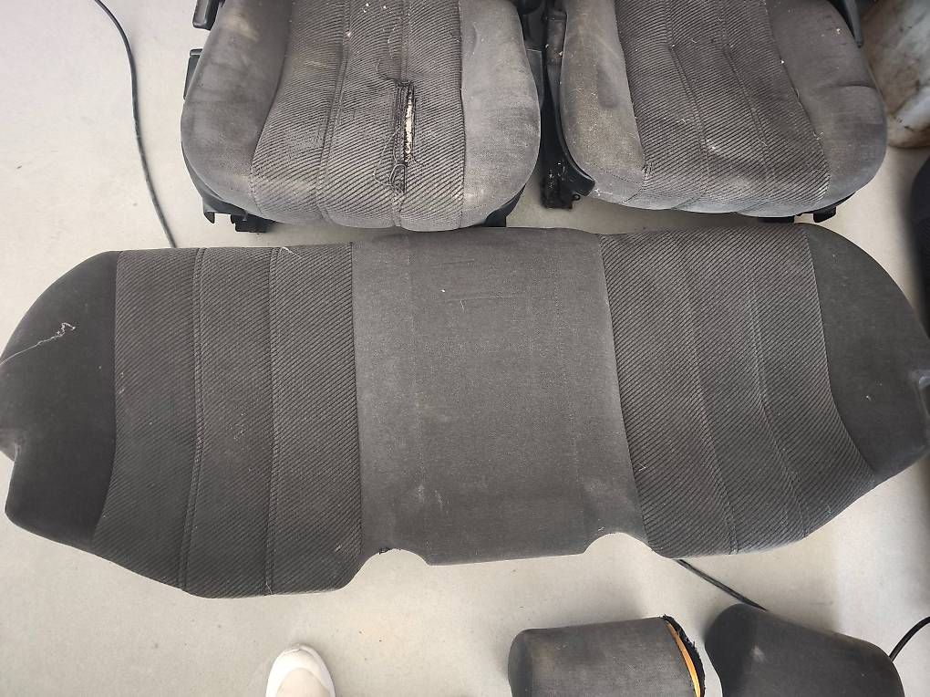 Tutti pezzi di ricambio auto: BMW E34 Limousine Innenausstattung.  – Usato da Zihlschlacht venduto da rad_vvm9 3