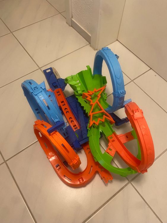Hot Wheels Looping Flitzerbahn (Gebraucht) in Urtenen schönbühl für CHF