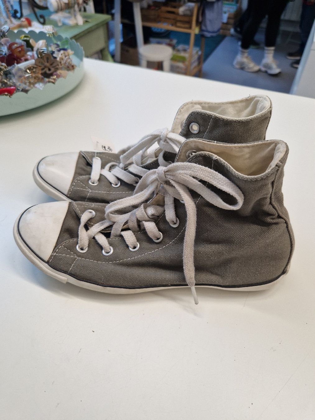 Converse Damenschuhe: Converse Grösse: 36 – Gebraucht aus Wallisellen von misnenes 2