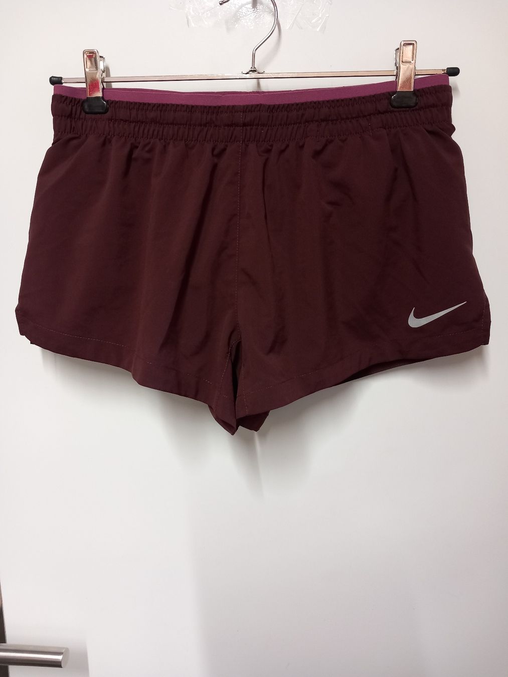 Nike Pantaloni: NIKE Dri-fit Short Gr.XS, bordeaux – Usato da Merligen venduto da muss_haben