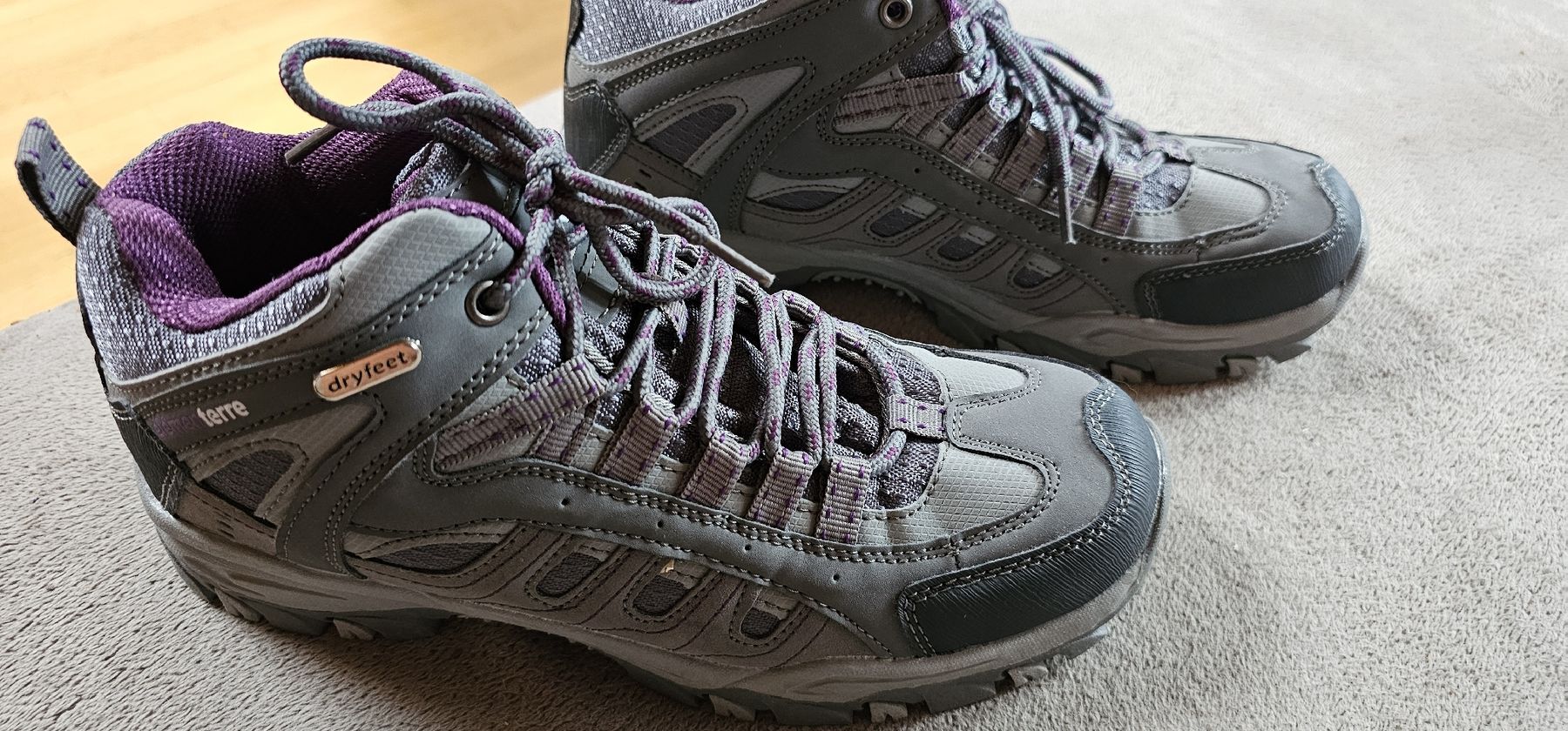 Scarpe da donna: Terre Wanderschuhe, Grau/Violett, Grösse 40, Top! – Usato da Ferden venduto da jemyce