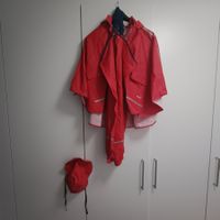 Neuwertiges Regen Set, Matschhose, PonchoJacke, Hut, Gr. 128