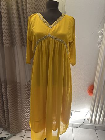 Elegantes gelbes Kleid mit Perlenstein Grösse 44