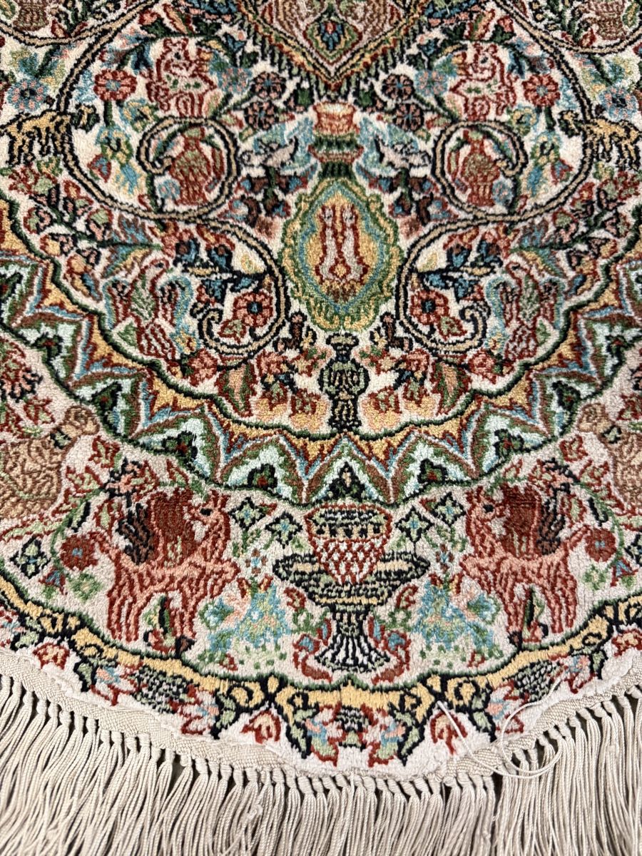 Teppiche: Orientalischer Teppich rund mit Fransen Seide – Gebraucht aus Strengelbach von RaenAntikDesign 2