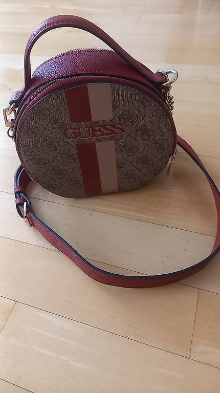 Sacs femmes: GUESS VIKKY CROSSBODY BAG – D'occasion à Allschwil par Camy061