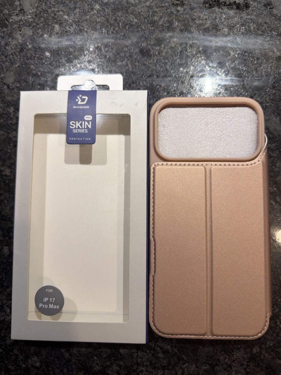 Apple Covers & Schutzfolien: Étui iPhone 17 pro Max or - neuf  – Neu und originalverpackt aus Yverdon-les-Bains von ame_7f2x 2