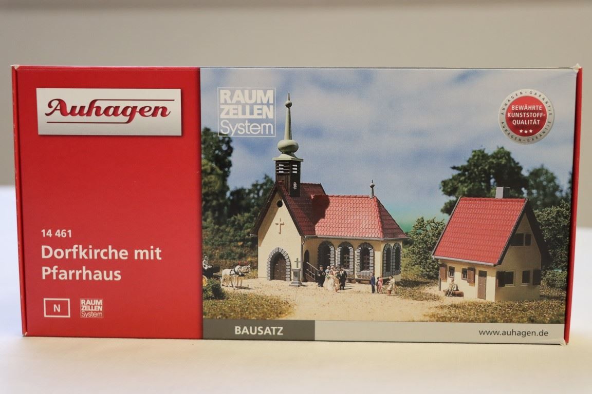 Accessori: Dorfkirche mit Pfarrhaus (352-353) – Nuovo e nell'imballaggio originale da Bäriswil BE venduto da WWYN-Liquidationen