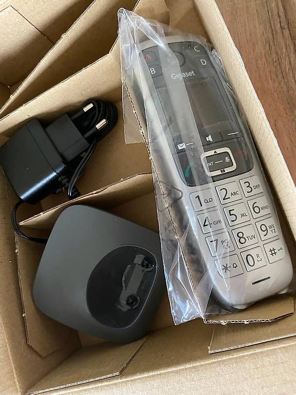 Telefone: Senioren-Festnetztelefon E560HX CAT-iq – Gebraucht aus Brugg AG von FlowerStreet 1